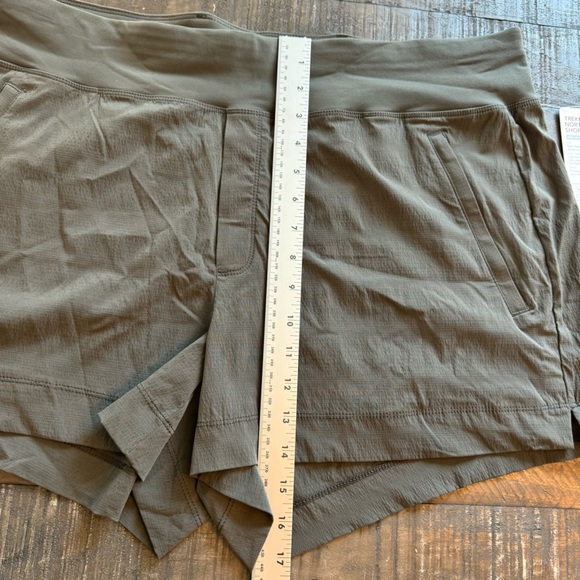Athleta Trekkie North Shorts Women's Size 18 530626-02 Olive Green NWT Hiking - Picture 11 of 12
